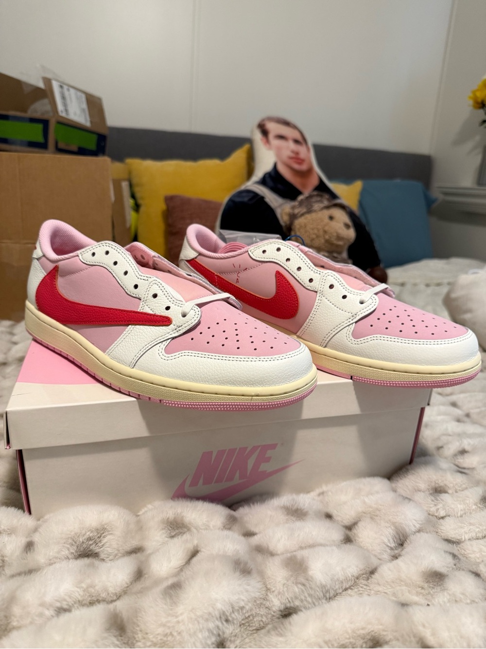 Travis Scott men's Low-Top Sneakers in Pink and Red